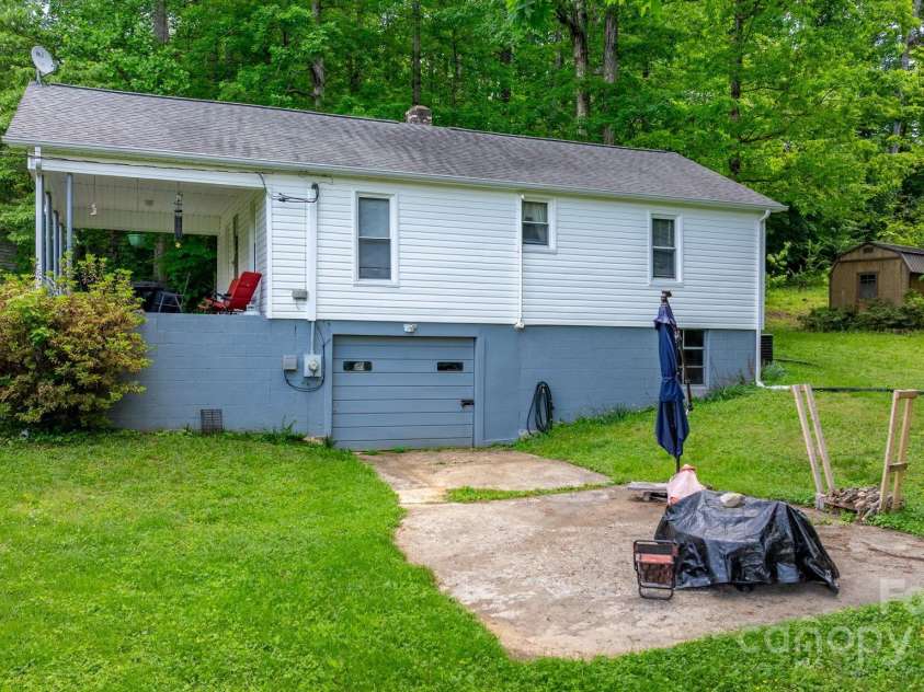 715 Broadway Street, Lenoir, NC 28645.  MLS# CAR4257459, YatesRealty ID 13084. 