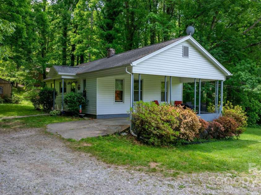 715 Broadway Street, Lenoir, NC 28645.  MLS# CAR4257459, YatesRealty ID 13084. 