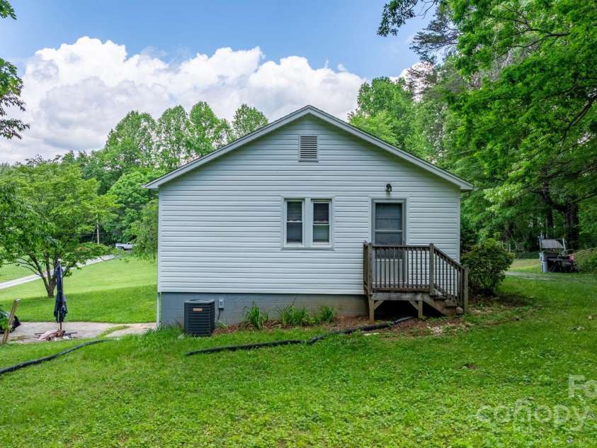 715 Broadway Street, Lenoir, NC 28645.  MLS# CAR4257459, YatesRealty ID 13084. 