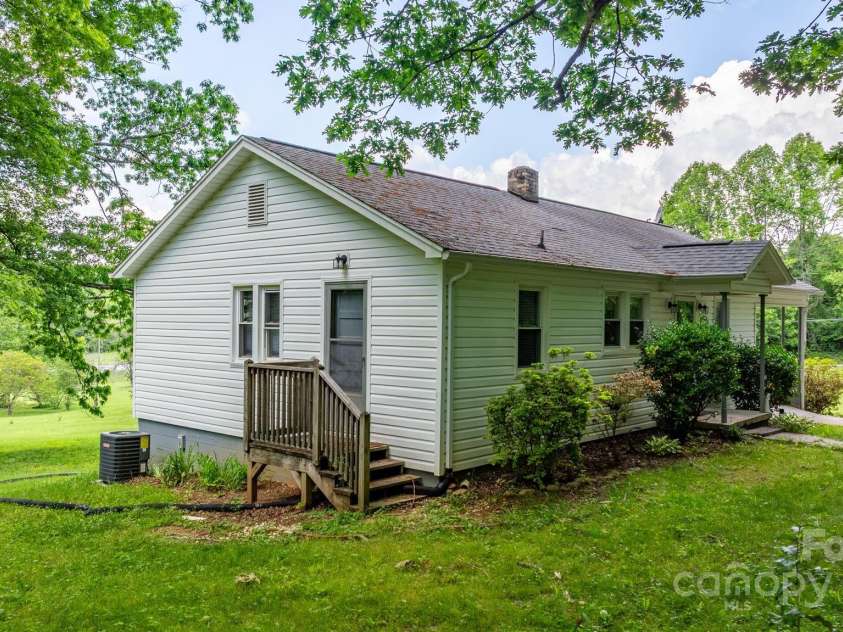 715 Broadway Street, Lenoir, NC 28645.  MLS# CAR4257459, YatesRealty ID 13084. 