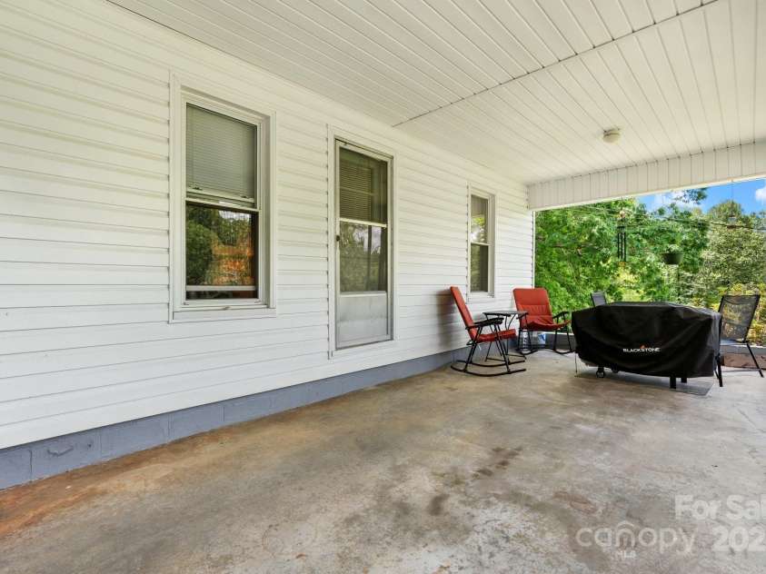 715 Broadway Street, Lenoir, NC 28645.  MLS# CAR4257459, YatesRealty ID 13084. 