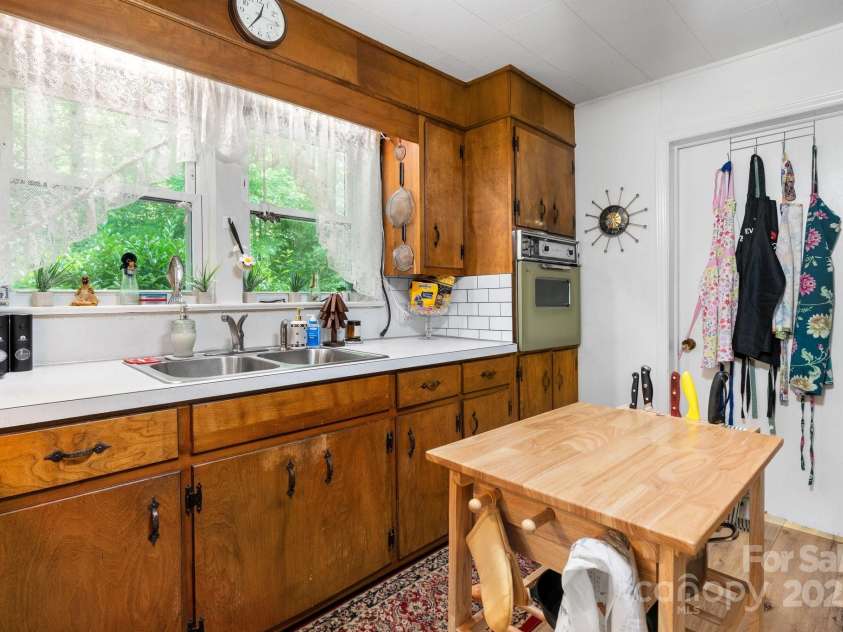 715 Broadway Street, Lenoir, NC 28645.  MLS# CAR4257459, YatesRealty ID 13084. 