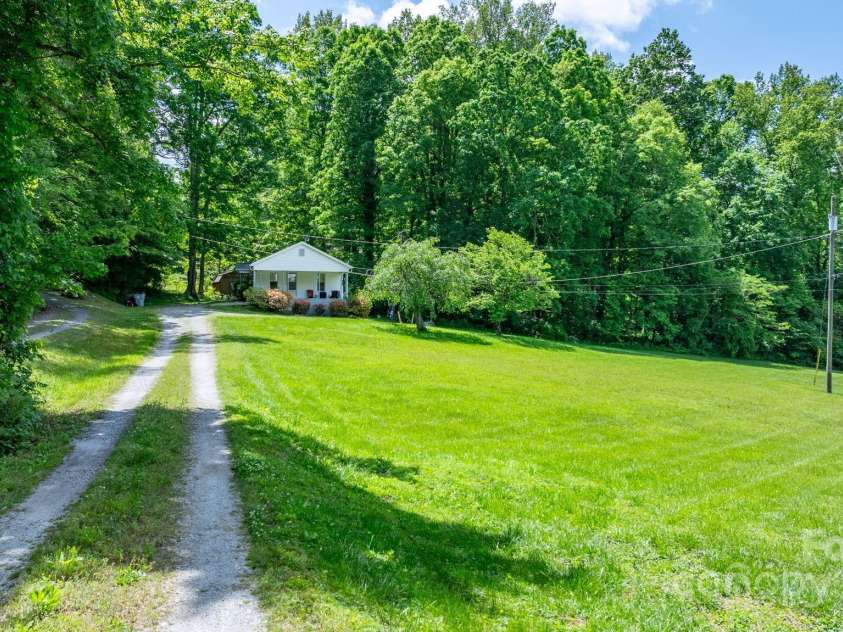 715 Broadway Street, Lenoir, NC 28645.  MLS# CAR4257459, YatesRealty ID 13084. 