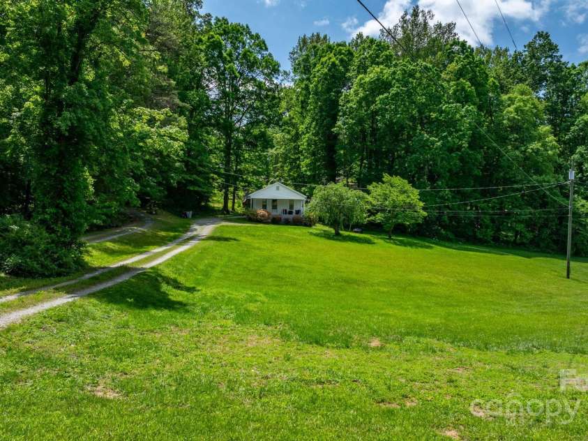 715 Broadway Street, Lenoir, NC 28645.  MLS# CAR4257459, YatesRealty ID 13084. 