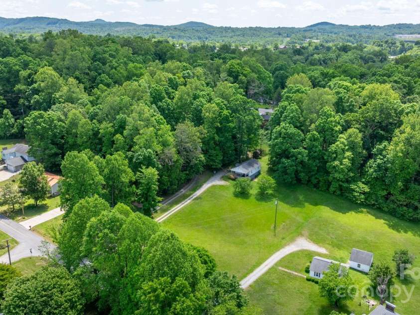 715 Broadway Street, Lenoir, NC 28645.  MLS# CAR4257459, YatesRealty ID 13084. 