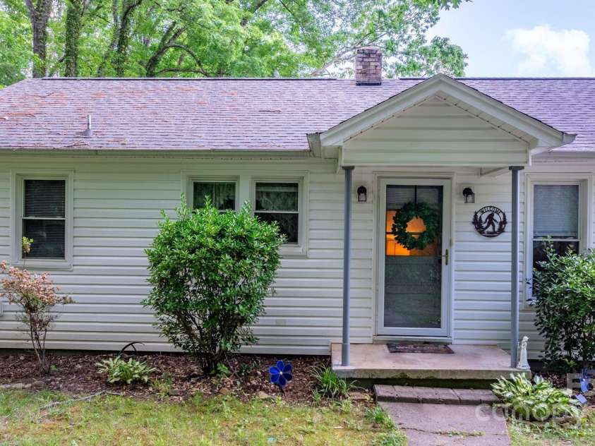 715 Broadway Street, Lenoir, NC 28645.  MLS# CAR4257459, YatesRealty ID 13084. 