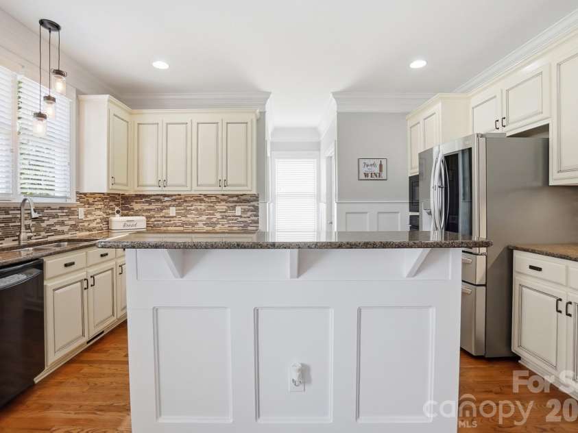 6326 Riverside Oaks Drive, Huntersville, NC 28078.  MLS# CAR4360151, YatesRealty ID 13085. Kitchen with walk-in pantry