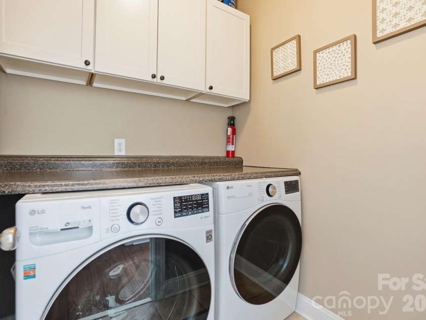 6326 Riverside Oaks Drive, Huntersville, NC 28078.  MLS# CAR4360151, YatesRealty ID 13085. Laundry Room off Kitchen