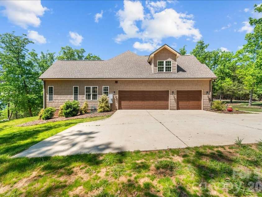 848 Sierra Trace Road, Denton, NC 27239.  MLS# CAR4345137, YatesRealty ID 13086. 