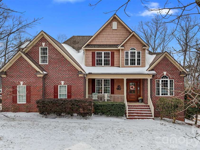848 Sierra Trace Road, Denton, NC 27239.  MLS# CAR4345137, YatesRealty ID 13086. Elegant custom built brick residence with refined architectural details and inviting front entry.
