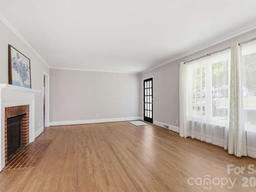810 Brockbank Road, Charlotte, NC 28209.  MLS# CAR4370864, YatesRealty ID 13087. 