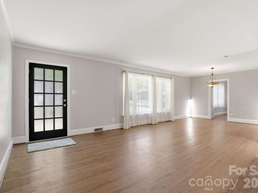 810 Brockbank Road, Charlotte, NC 28209.  MLS# CAR4370864, YatesRealty ID 13087. 