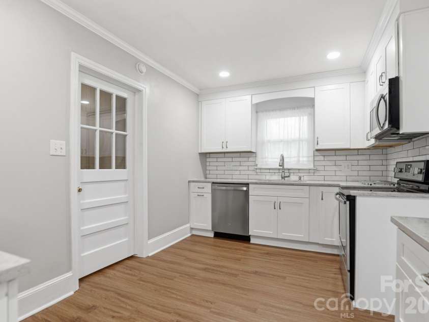 810 Brockbank Road, Charlotte, NC 28209.  MLS# CAR4370864, YatesRealty ID 13087. 