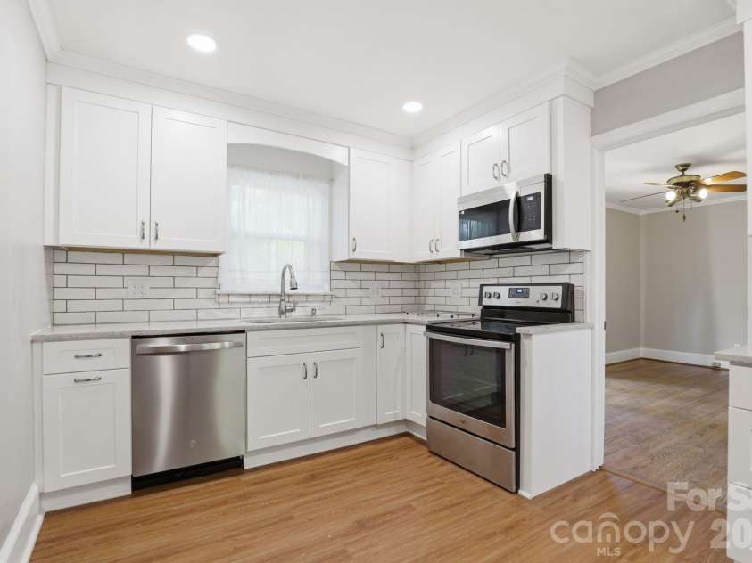 810 Brockbank Road, Charlotte, NC 28209.  MLS# CAR4370864, YatesRealty ID 13087. 
