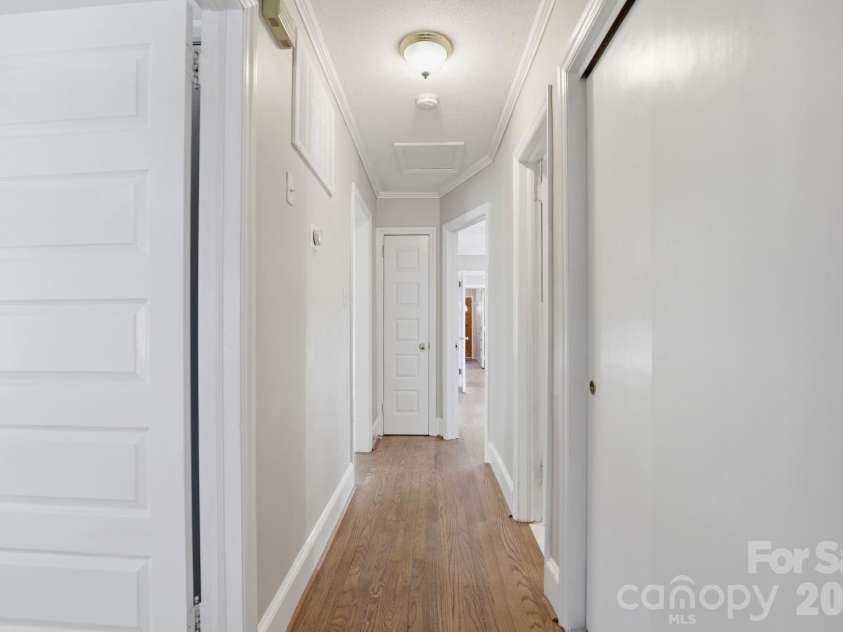 810 Brockbank Road, Charlotte, NC 28209.  MLS# CAR4370864, YatesRealty ID 13087. 