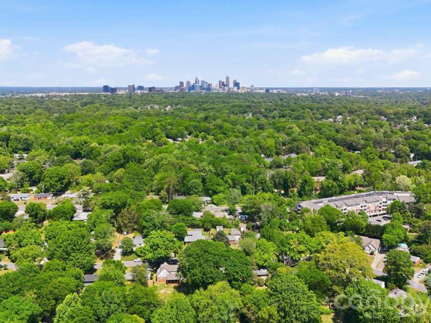 810 Brockbank Road, Charlotte, NC 28209.  MLS# CAR4370864, YatesRealty ID 13087. 