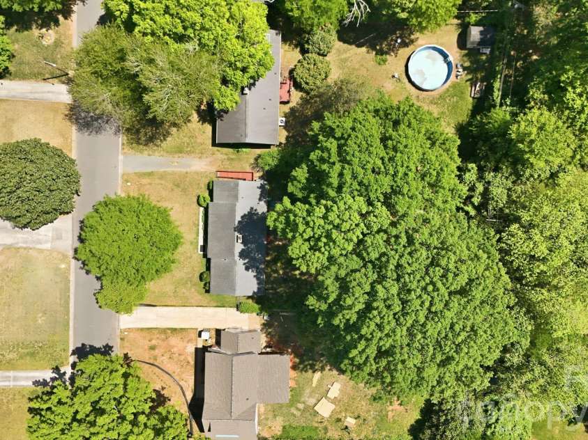 810 Brockbank Road, Charlotte, NC 28209.  MLS# CAR4370864, YatesRealty ID 13087. 