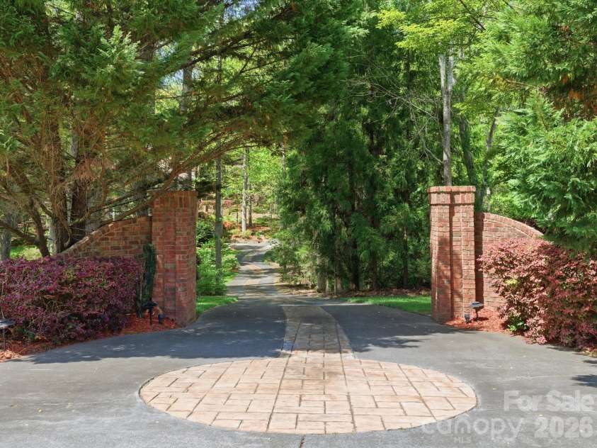 809 Savile Lane, Fort Mill, SC 29715.  MLS# CAR4362587, YatesRealty ID 13088. 