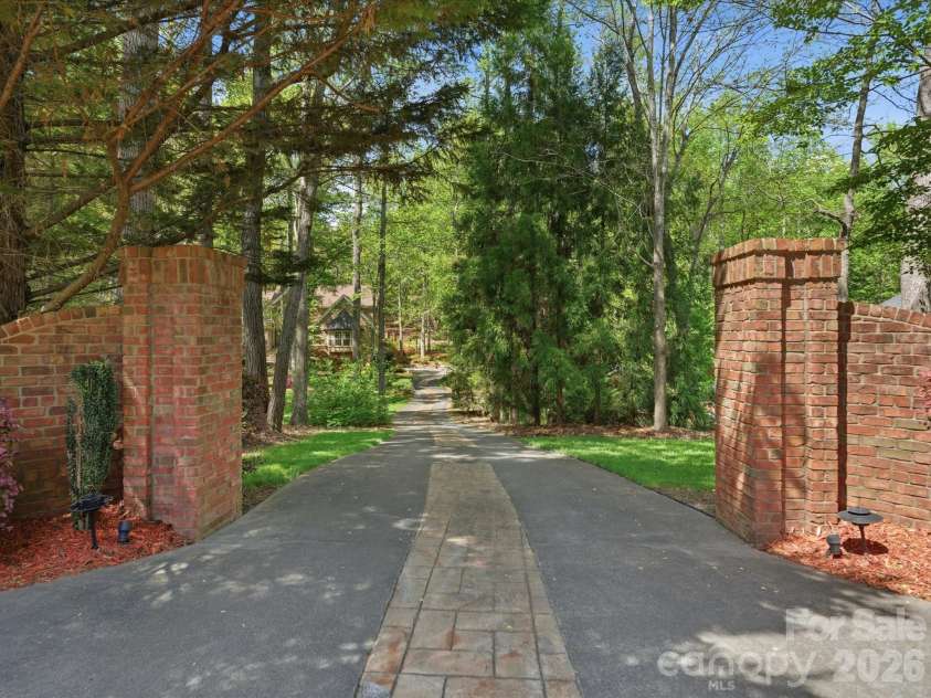 809 Savile Lane, Fort Mill, SC 29715.  MLS# CAR4362587, YatesRealty ID 13088. 
