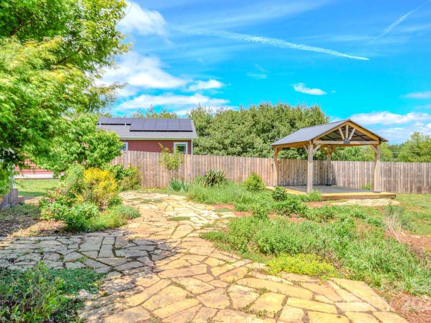 51 Old Nc 20 Highway, Asheville, NC 28806.  MLS# CAR4259014, YatesRealty ID 13089. Flagstone with creeping thyme