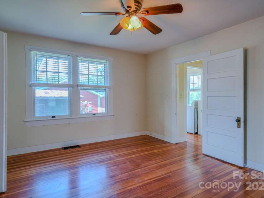 51 Old Nc 20 Highway, Asheville, NC 28806.  MLS# CAR4259014, YatesRealty ID 13089. Light filled living space