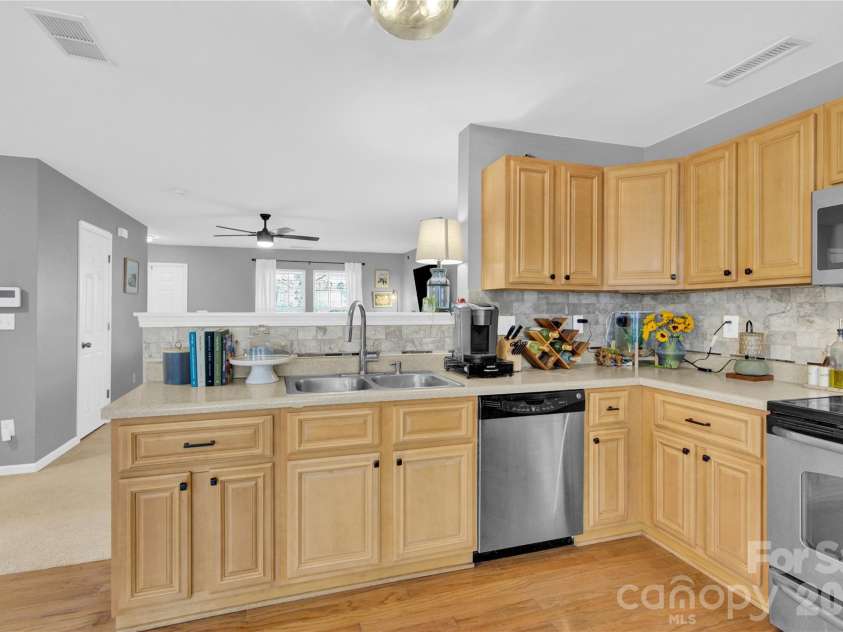725 Lynville Lane, Rock Hill, SC 29730.  MLS# CAR4323273, YatesRealty ID 13089. 