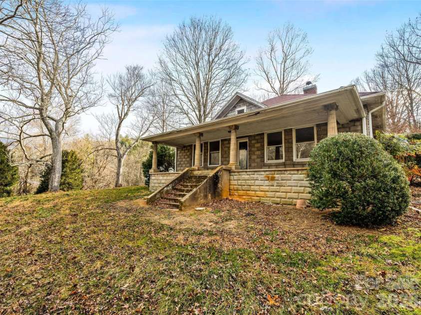 385 Chunns Cove Road, Asheville, NC 28805.  MLS# CAR4339824, YatesRealty ID 1309. 