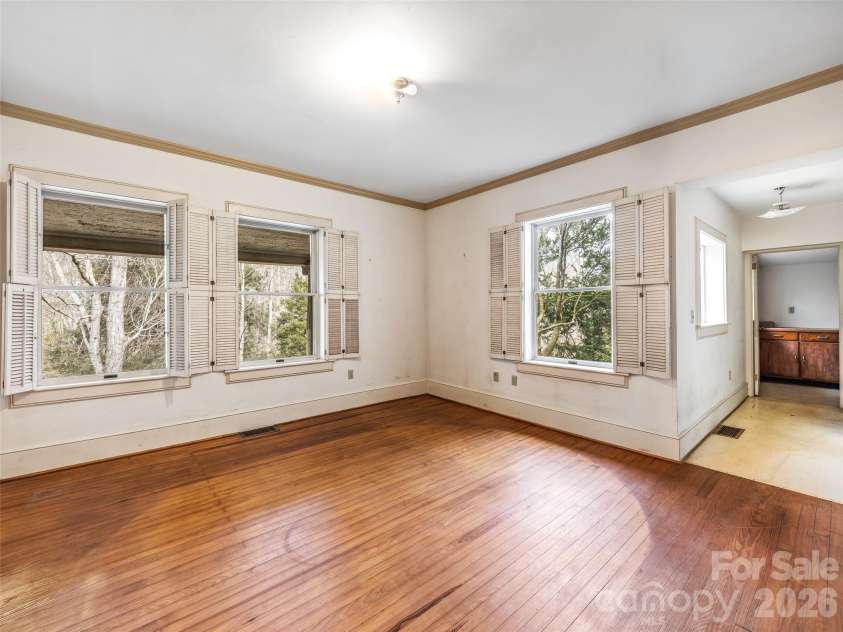 385 Chunns Cove Road, Asheville, NC 28805.  MLS# CAR4339824, YatesRealty ID 1309. 