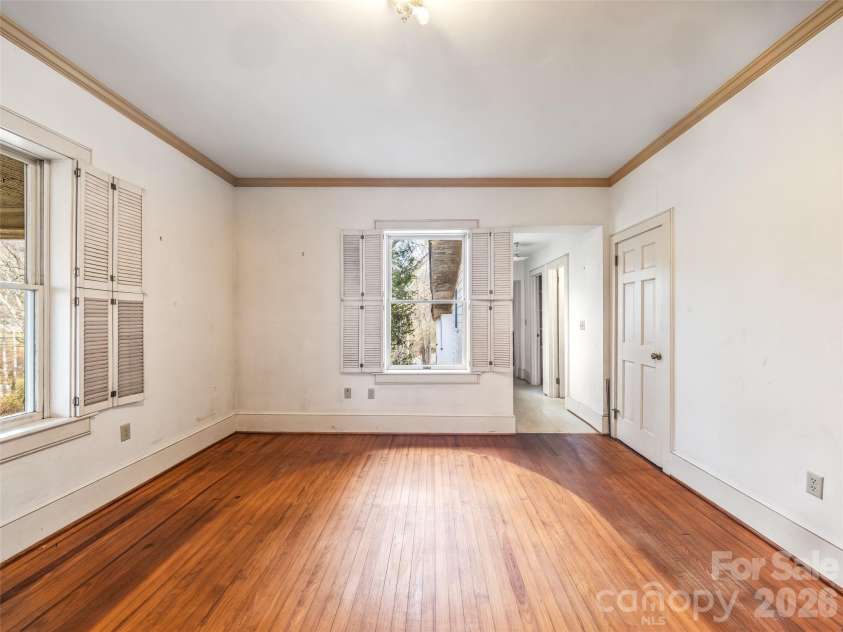 385 Chunns Cove Road, Asheville, NC 28805.  MLS# CAR4339824, YatesRealty ID 1309. 