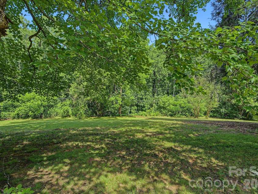 385 Chunns Cove Road, Asheville, NC 28805.  MLS# CAR4397492, YatesRealty ID 1309. 