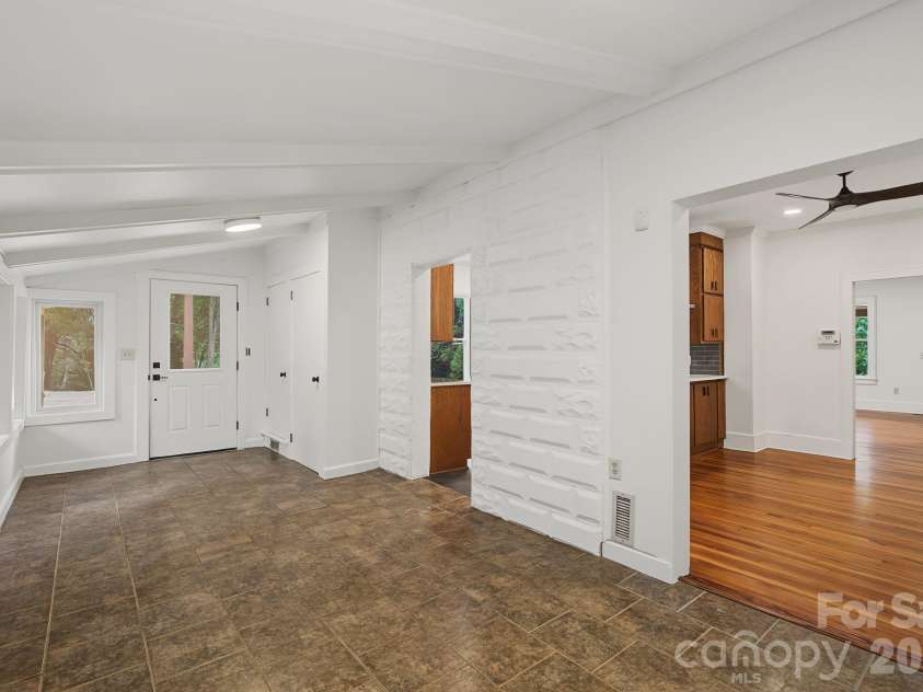 385 Chunns Cove Road, Asheville, NC 28805.  MLS# CAR4397492, YatesRealty ID 1309. Sunroom & Entryway
