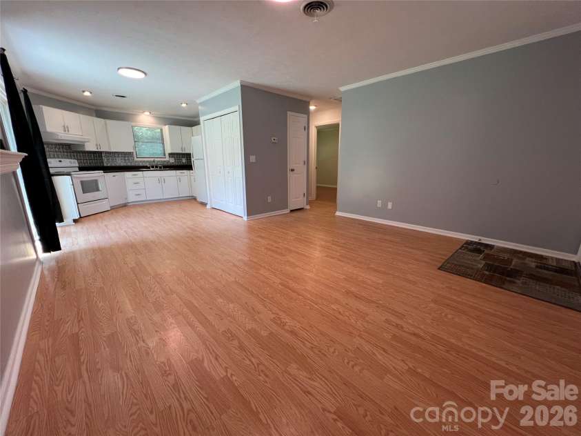 714 Farmington Circle, Hendersonville, NC 28739.  MLS# CAR4416407, YatesRealty ID 13090. 