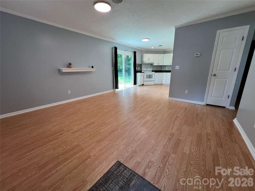 714 Farmington Circle, Hendersonville, NC 28739.  MLS# CAR4416407, YatesRealty ID 13090. 