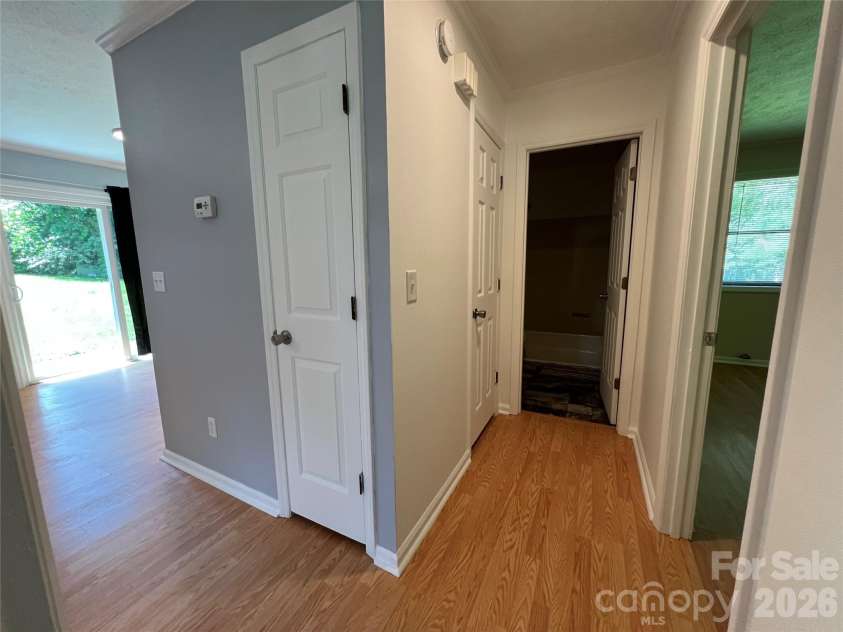 714 Farmington Circle, Hendersonville, NC 28739.  MLS# CAR4416407, YatesRealty ID 13090. 