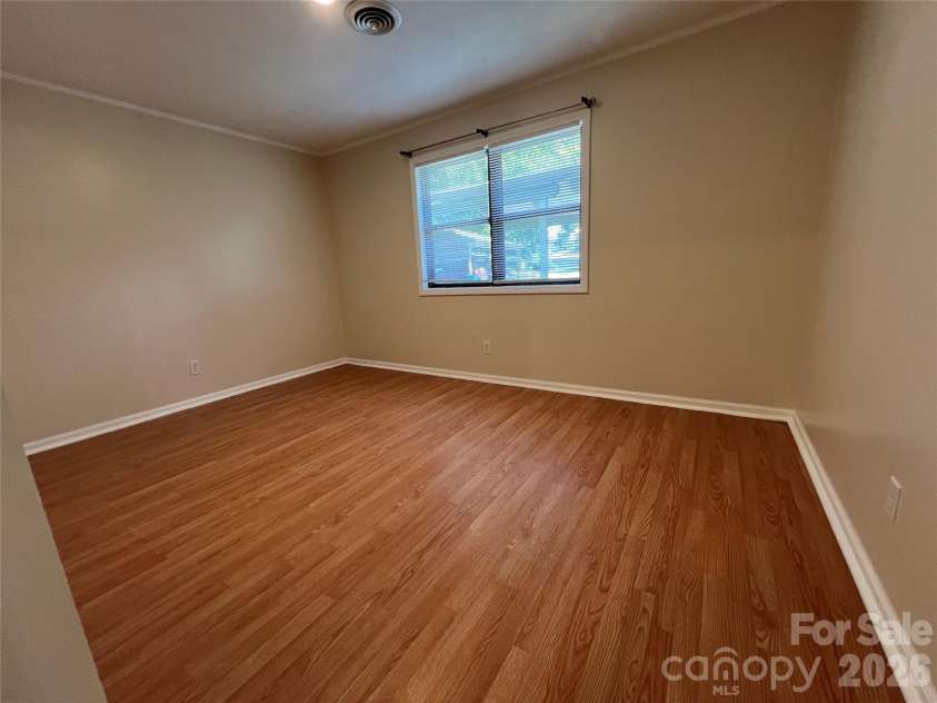714 Farmington Circle, Hendersonville, NC 28739.  MLS# CAR4416407, YatesRealty ID 13090. 