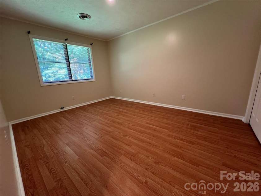 714 Farmington Circle, Hendersonville, NC 28739.  MLS# CAR4416407, YatesRealty ID 13090. 
