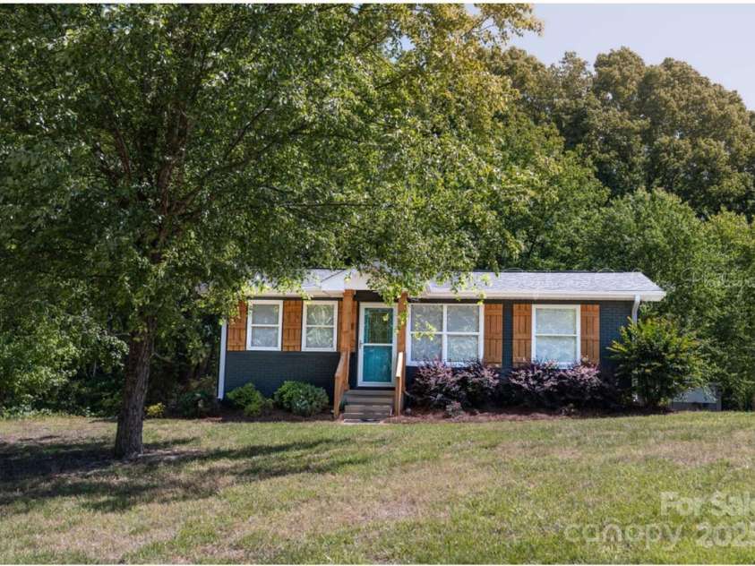 728 Morningside Drive, Mount Holly, NC 28120.  MLS# CAR4259449, YatesRealty ID 13090. 