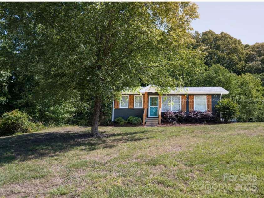 728 Morningside Drive, Mount Holly, NC 28120.  MLS# CAR4259449, YatesRealty ID 13090. 