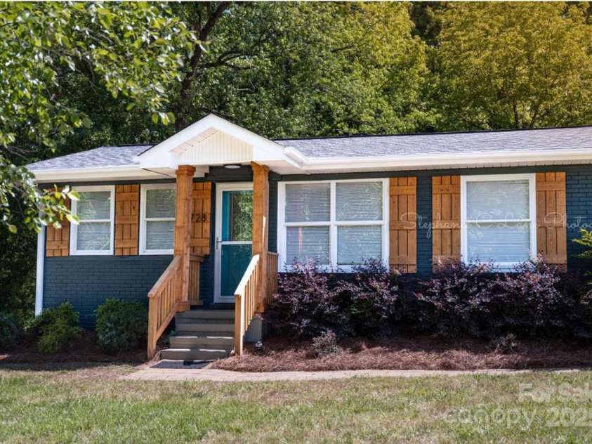 728 Morningside Drive, Mount Holly, NC 28120.  MLS# CAR4259449, YatesRealty ID 13090. 
