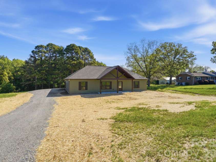 339 Peachtree Road, Rock Hill, SC 29730.  MLS# CAR4364065, YatesRealty ID 13091. 