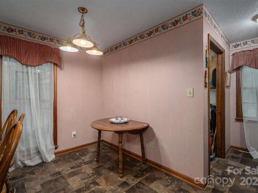 480 Ingleside Farm Road, Iron Station, NC 28080.  MLS# CAR4252019, YatesRealty ID 13093. Breakfast Area
