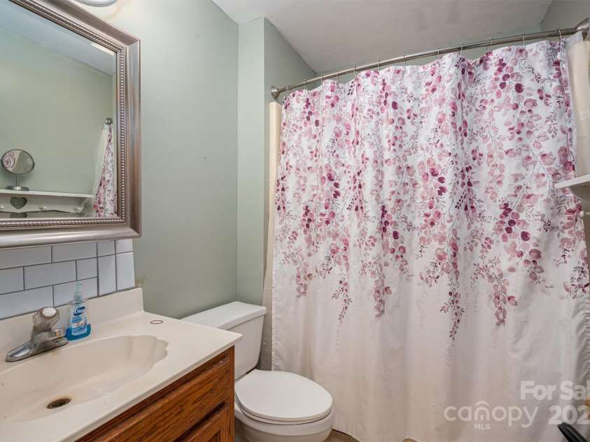 480 Ingleside Farm Road, Iron Station, NC 28080.  MLS# CAR4252019, YatesRealty ID 13093. Full Hall Bath