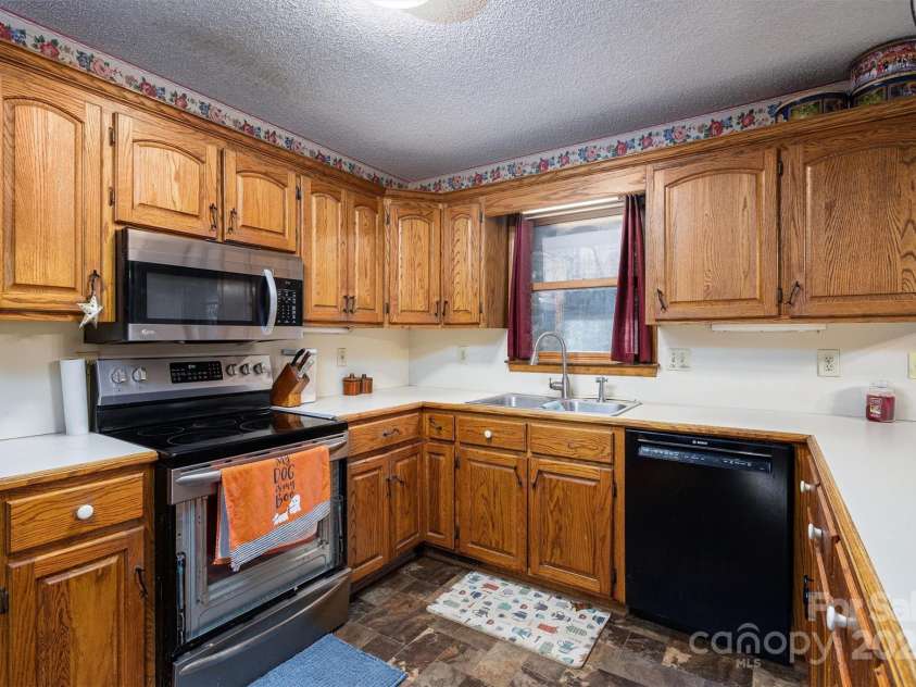 480 Ingleside Farm Road, Iron Station, NC 28080.  MLS# CAR4252019, YatesRealty ID 13093. Kitchen