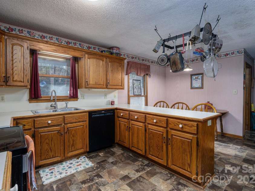 480 Ingleside Farm Road, Iron Station, NC 28080.  MLS# CAR4252019, YatesRealty ID 13093. Kitchen