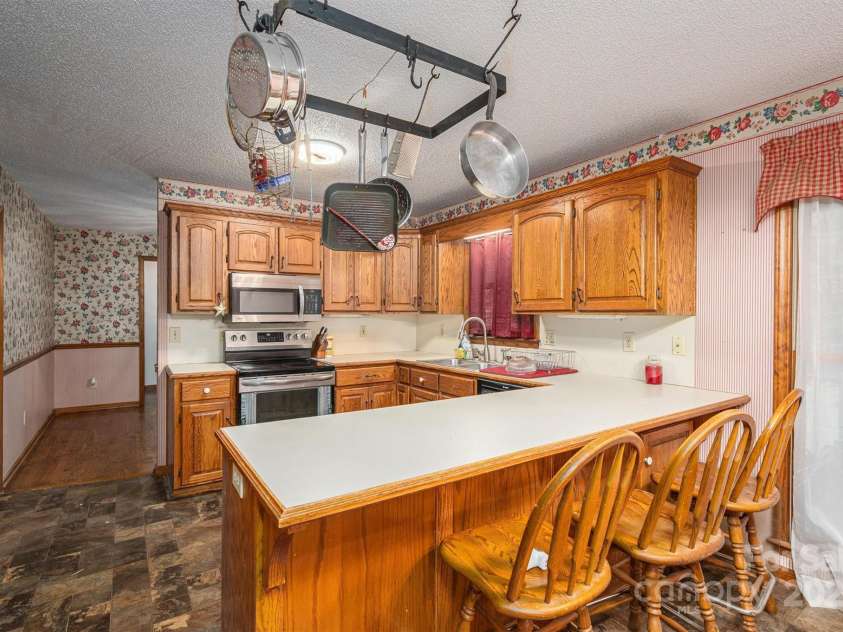 480 Ingleside Farm Road, Iron Station, NC 28080.  MLS# CAR4252019, YatesRealty ID 13093. Kitchen