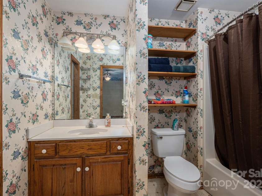 480 Ingleside Farm Road, Iron Station, NC 28080.  MLS# CAR4252019, YatesRealty ID 13093. Primary Bathroom