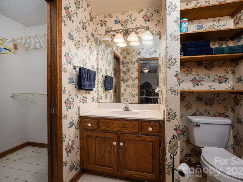 480 Ingleside Farm Road, Iron Station, NC 28080.  MLS# CAR4252019, YatesRealty ID 13093. Primary Bathroom