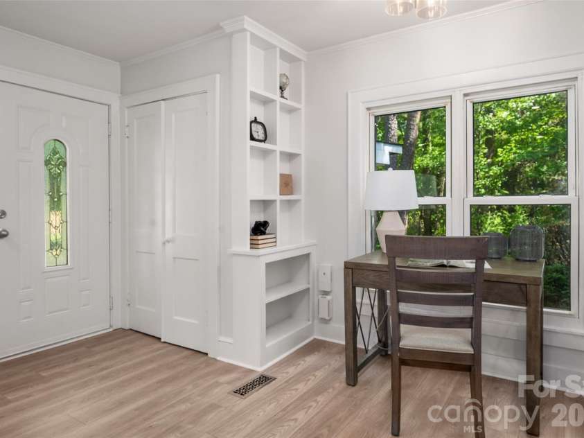 782 Ideal Drive, Concord, NC 28025.  MLS# CAR4370544, YatesRealty ID 13093. Cozy front entry area!