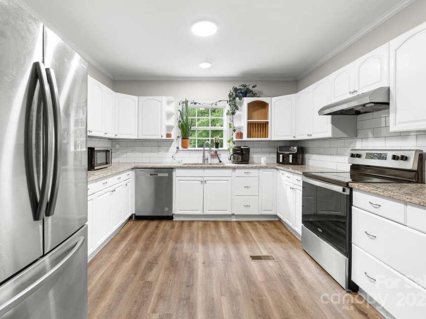 3716 Hamilton Drive, Gastonia, NC 28052.  MLS# CAR4258249, YatesRealty ID 13094. 