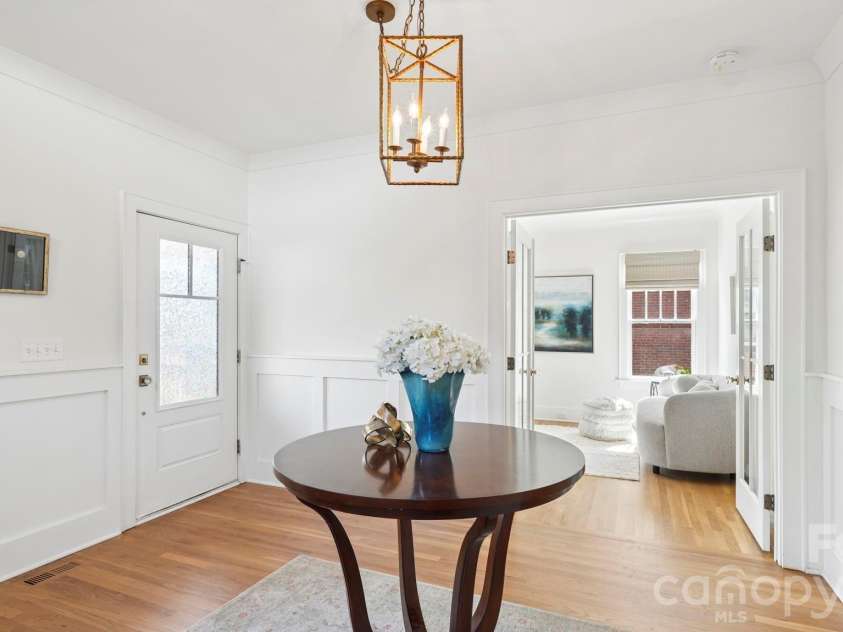 2232 Commonwealth Avenue, Charlotte, NC 28205.  MLS# CAR4365970, YatesRealty ID 13096. 